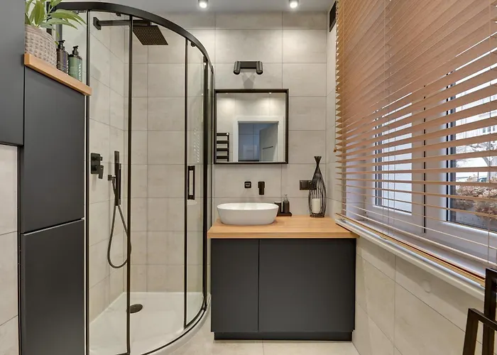 Chrobrego - 100m Od Plazy By Downtown Apartment